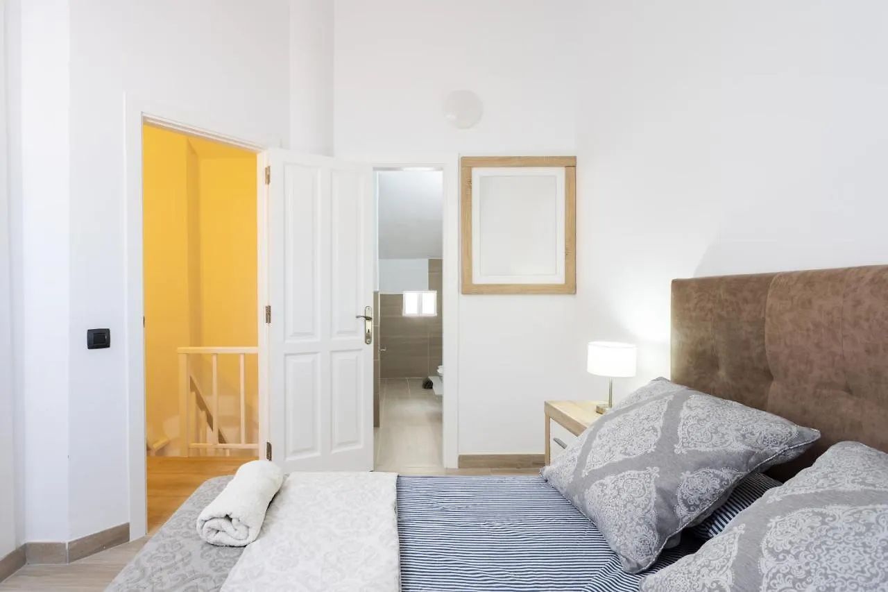 Exclusive Attic Las Vistas 3 With Breathtaking Sea View, Only 100 M To The Sea, Heated Pool, Aircon, Wifi Arona