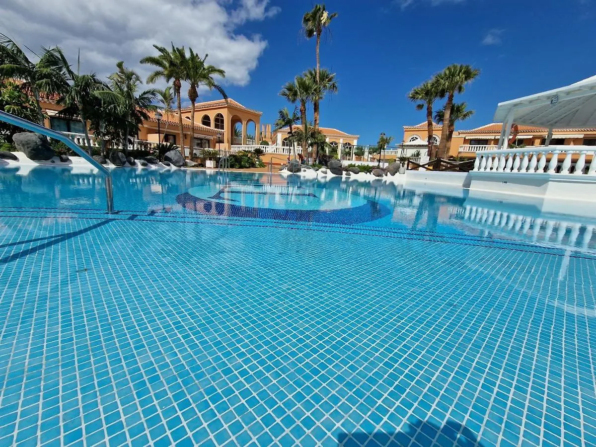Apartamento Exclusive Attic Las Vistas 3 With Breathtaking Sea View, Only 100 M To The Sea, Heated Pool, Aircon, Wifi Arona  España